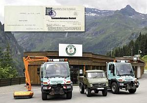 Unimog U 30 Pullman between the current-generation Mercedes-Benz Unimog U 300 and U 400 implement carriers